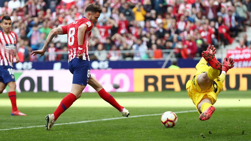 Un dudoso penalti mantiene al Atlético en pugna por la Liga al vencer al Leganés