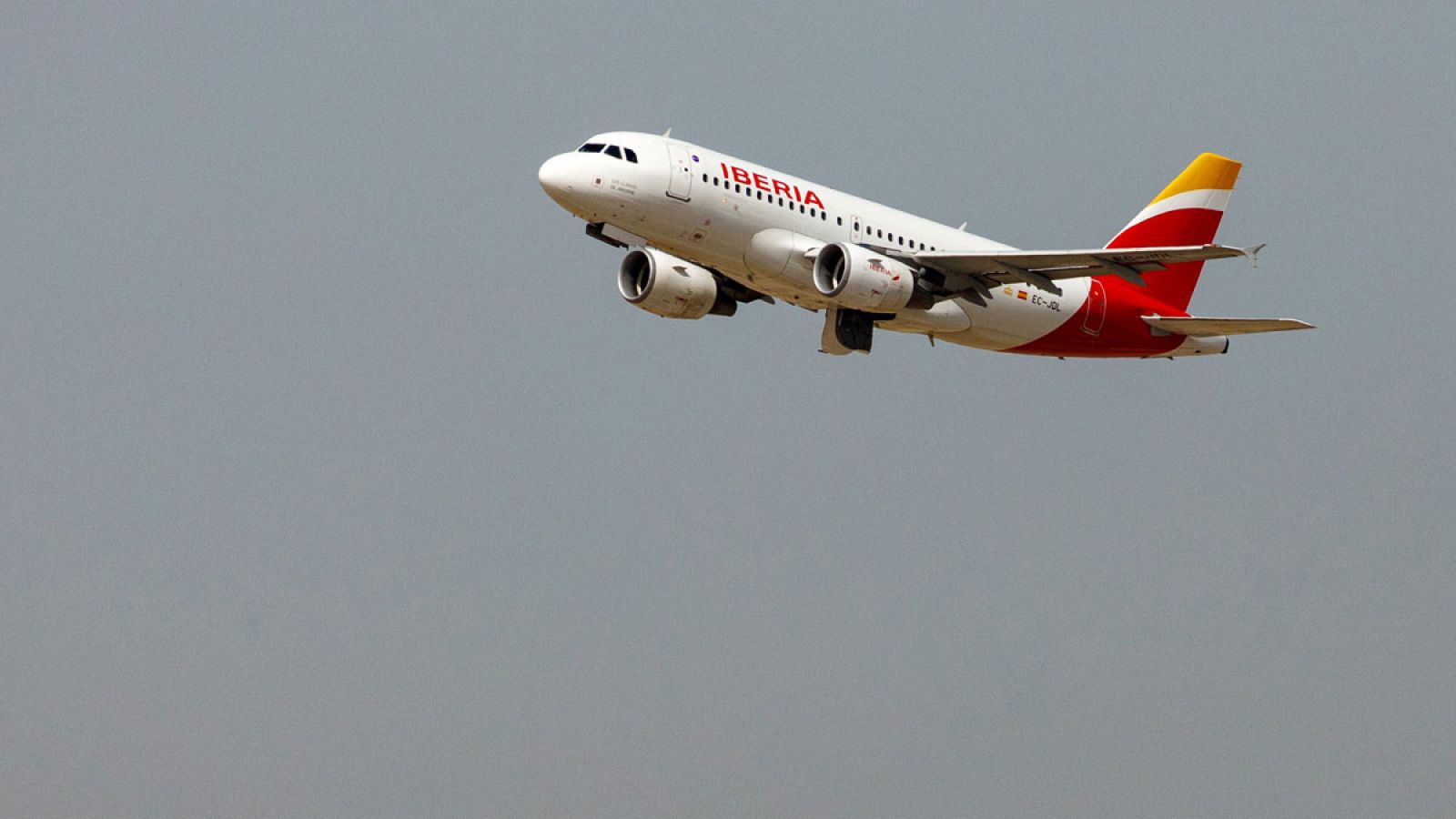 Iberia cancela su vuelo de este lunes a Caracas por los cortes eléctricos