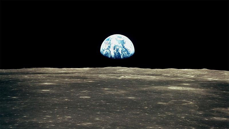 La NASA descubre moléculas de agua moviéndose en la superficie de la Luna