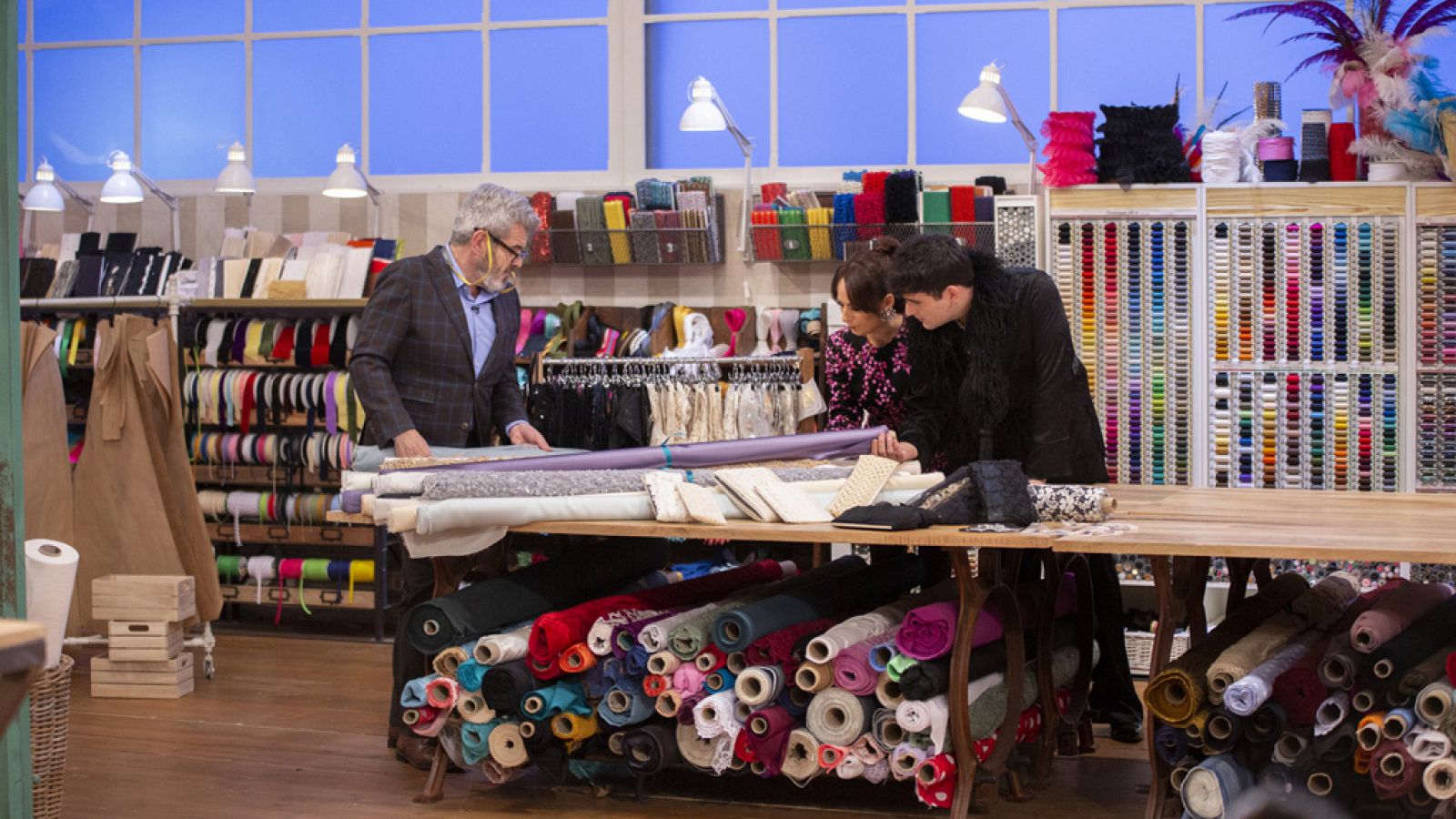 Los aprendices replicarán vestidos de los años 20 y 30 con máquinas de coser antiguas