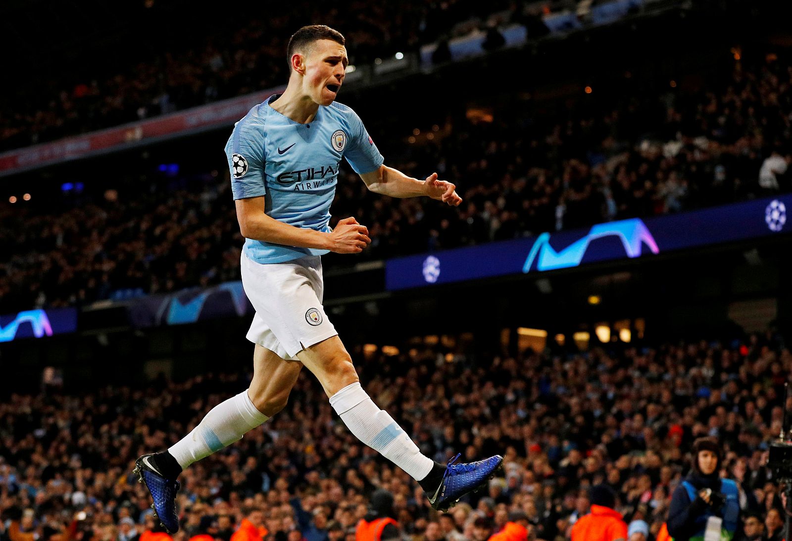 Phil Foden celebra un gol del City en octavos