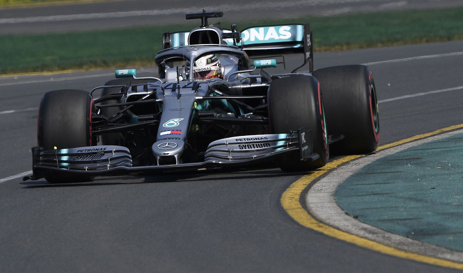 Hamilton, durante los entrenamientos en Melbourne