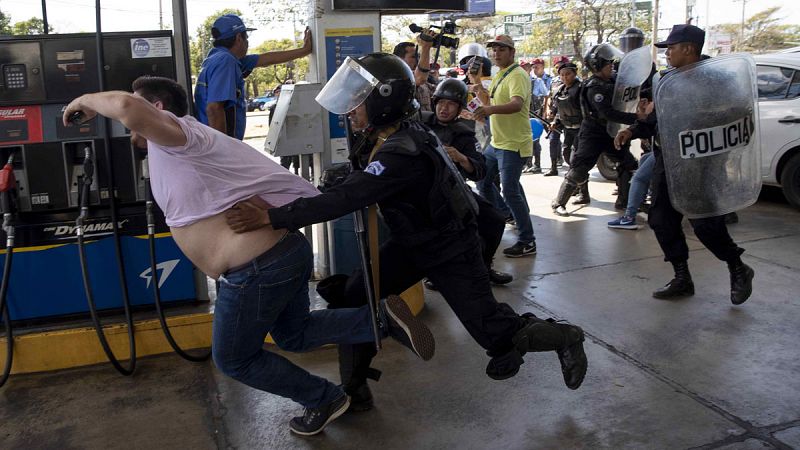 La Policía de Nicaragua reprime una protesta con violencia y detenciones
