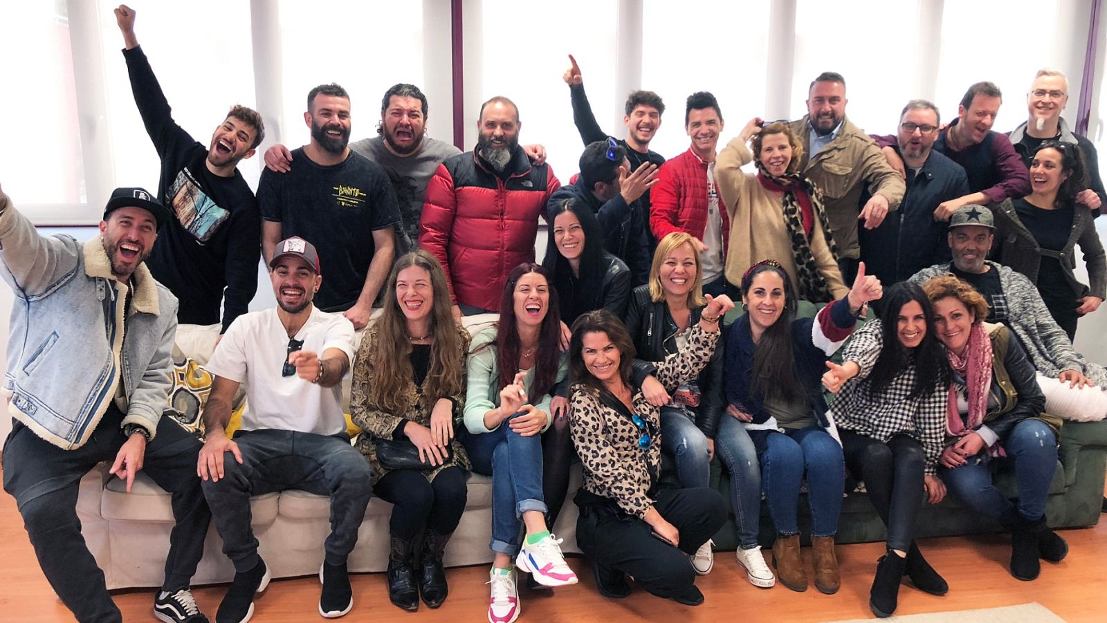 Los concursantes de la Gala 6 se han reunido para preparar sus temas.
