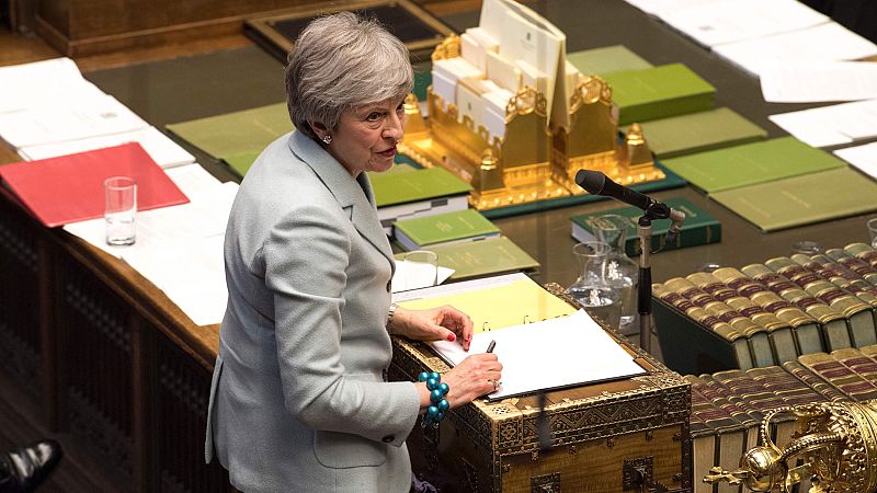 May apura los plazos y pospone la votación del acuerdo del 'Brexit' para recabar apoyos