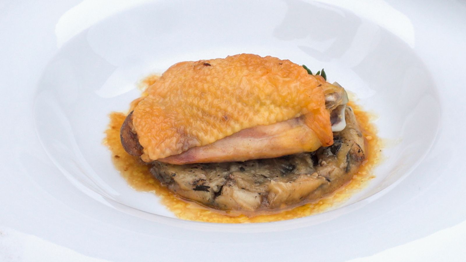 Receta de pollo a la cerveza con berenjenas escalivadas