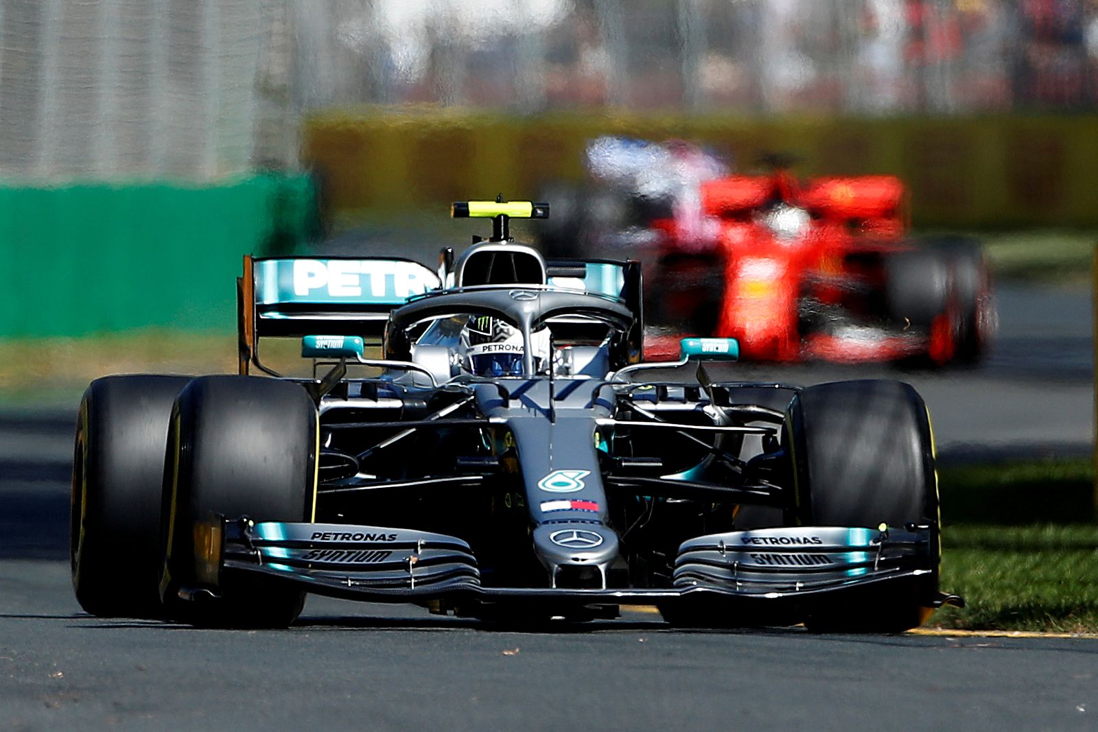 Bottas defiende en Baréin su liderato en una carrera nocturna