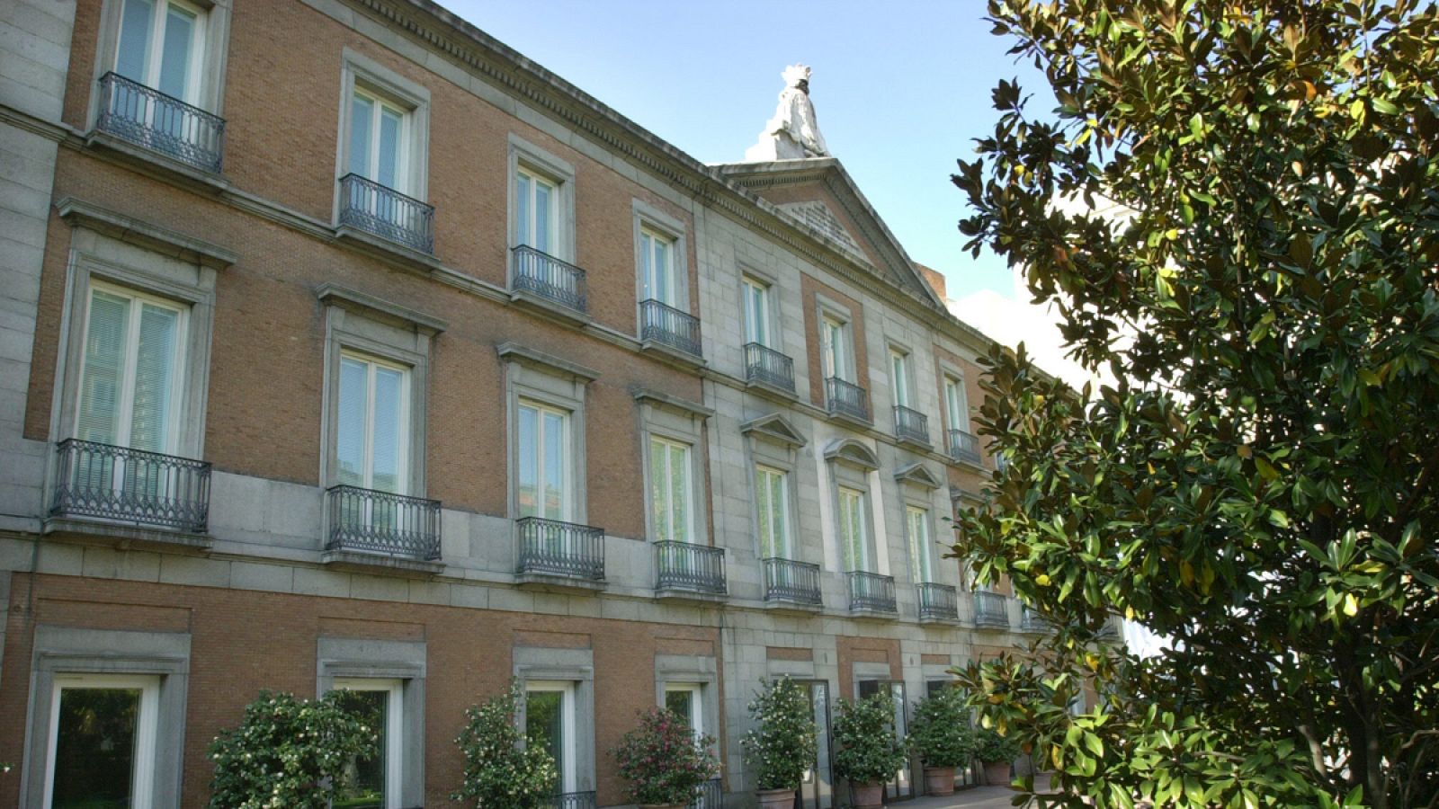 Fachada del palacio de Villahermosa de Madrid que alberga la colección del Museo Thyssen Bornemisza.
