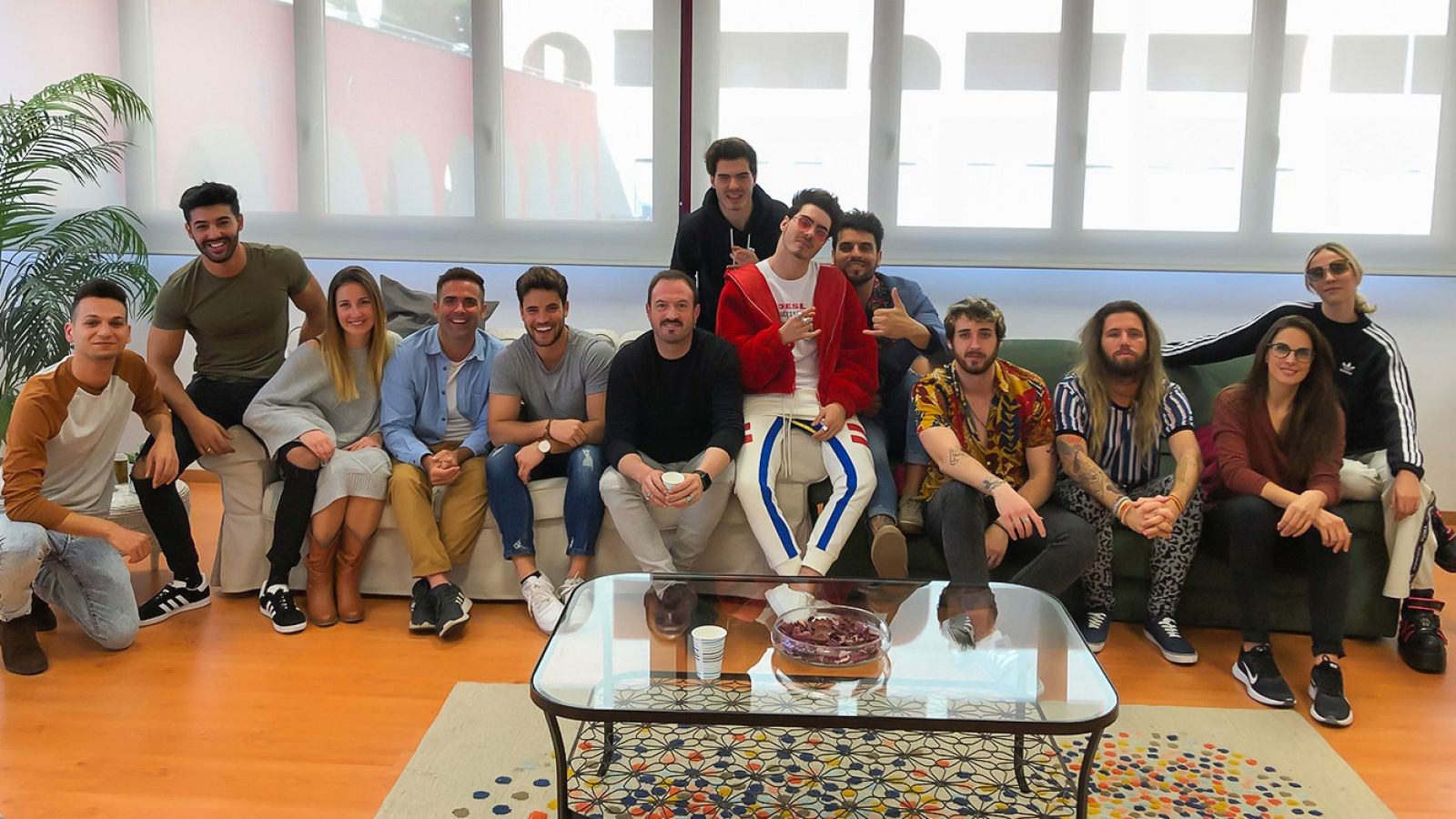 Los concursantes de la Gala 7 se han reunido para preparar sus temas.