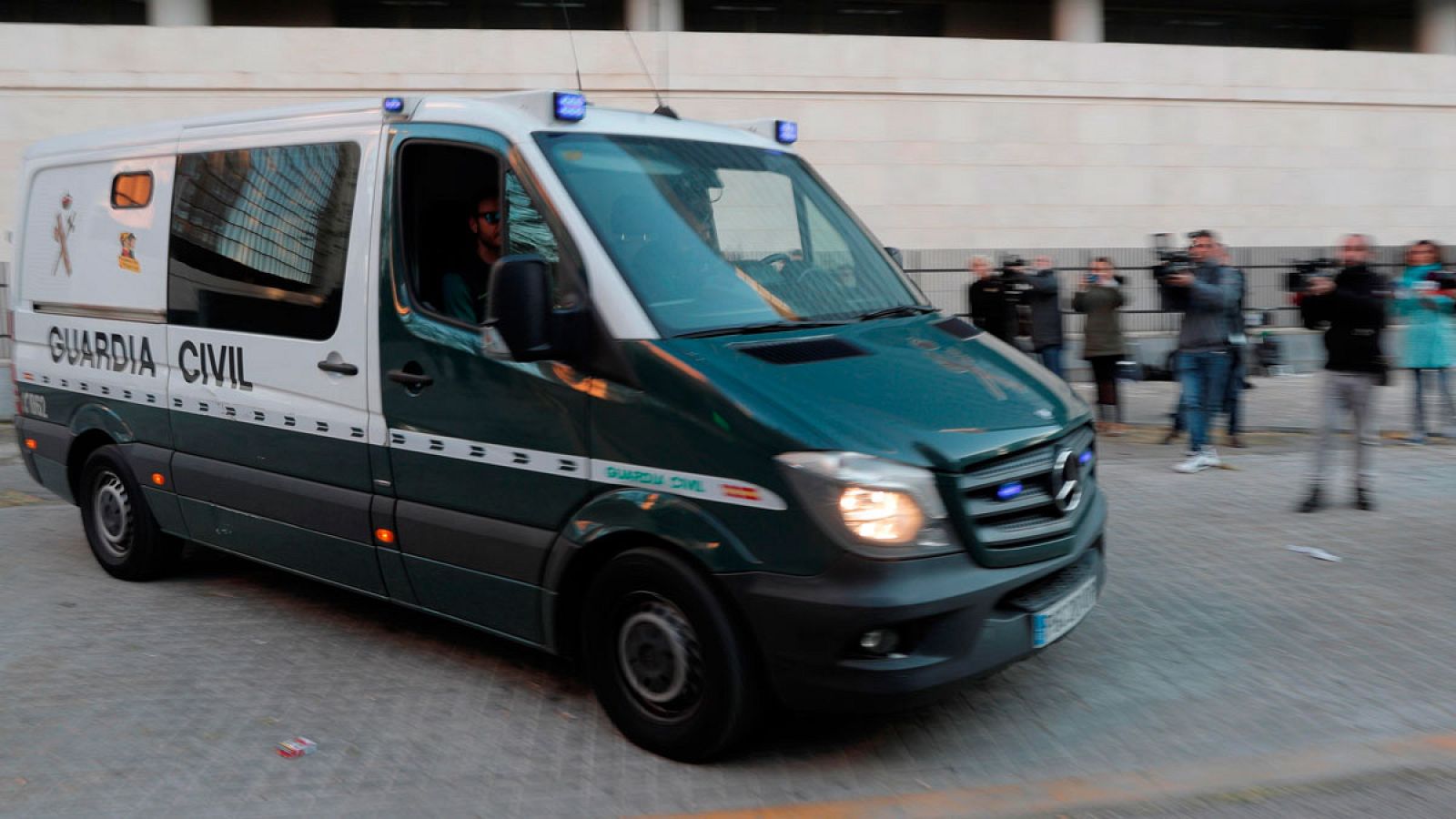 Hallan muerta y semidesnuda a una joven en un polígono de Torrevieja