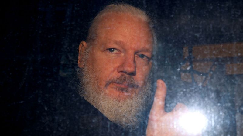 Más de 70 parlamentarios británicos piden priorizar la extradicción de Assange a Suecia antes que a Estados Unidos