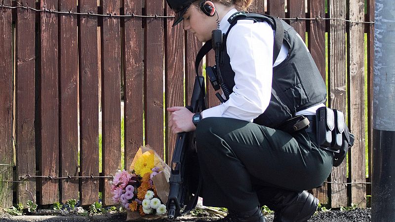 La policía investiga como "terrorismo" la muerte a tiros de una periodista en Irlanda del Norte