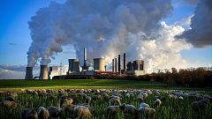 El cambio climático, los coches eléctricos y los residuos plásticos: las medidas ambientales para el 28A