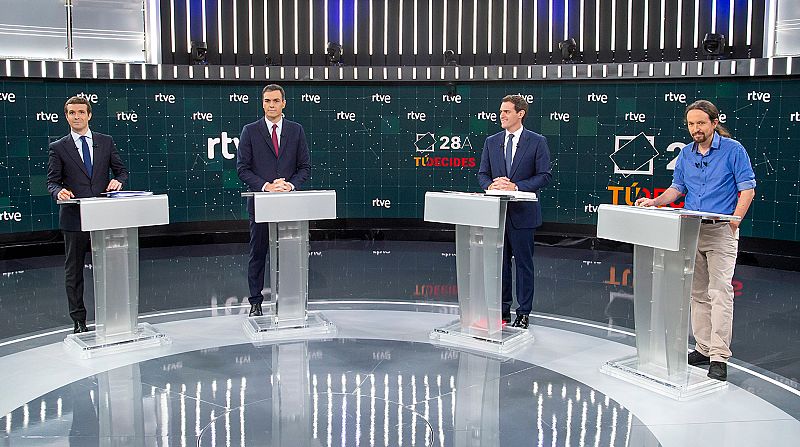 Sánchez mantiene la incógnita sobre con quién pactará en un debate que acapara junto a Rivera 