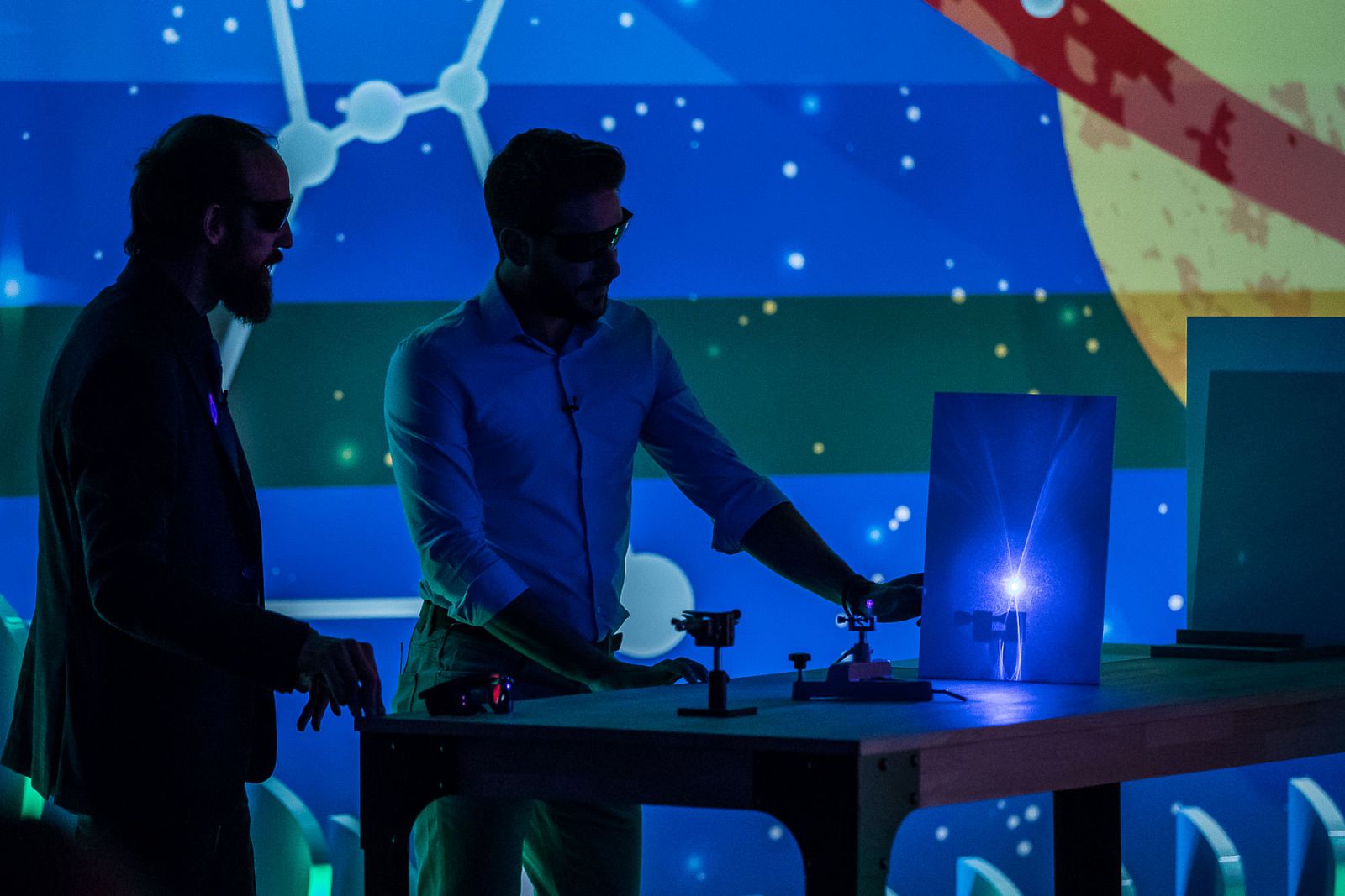 Edu y Javier Santaolalla en Órbita Laika ADN