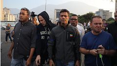 Guaidó libera a Leopoldo López y desafía a Maduro llamando a la sublevación en las calles de Venezuela