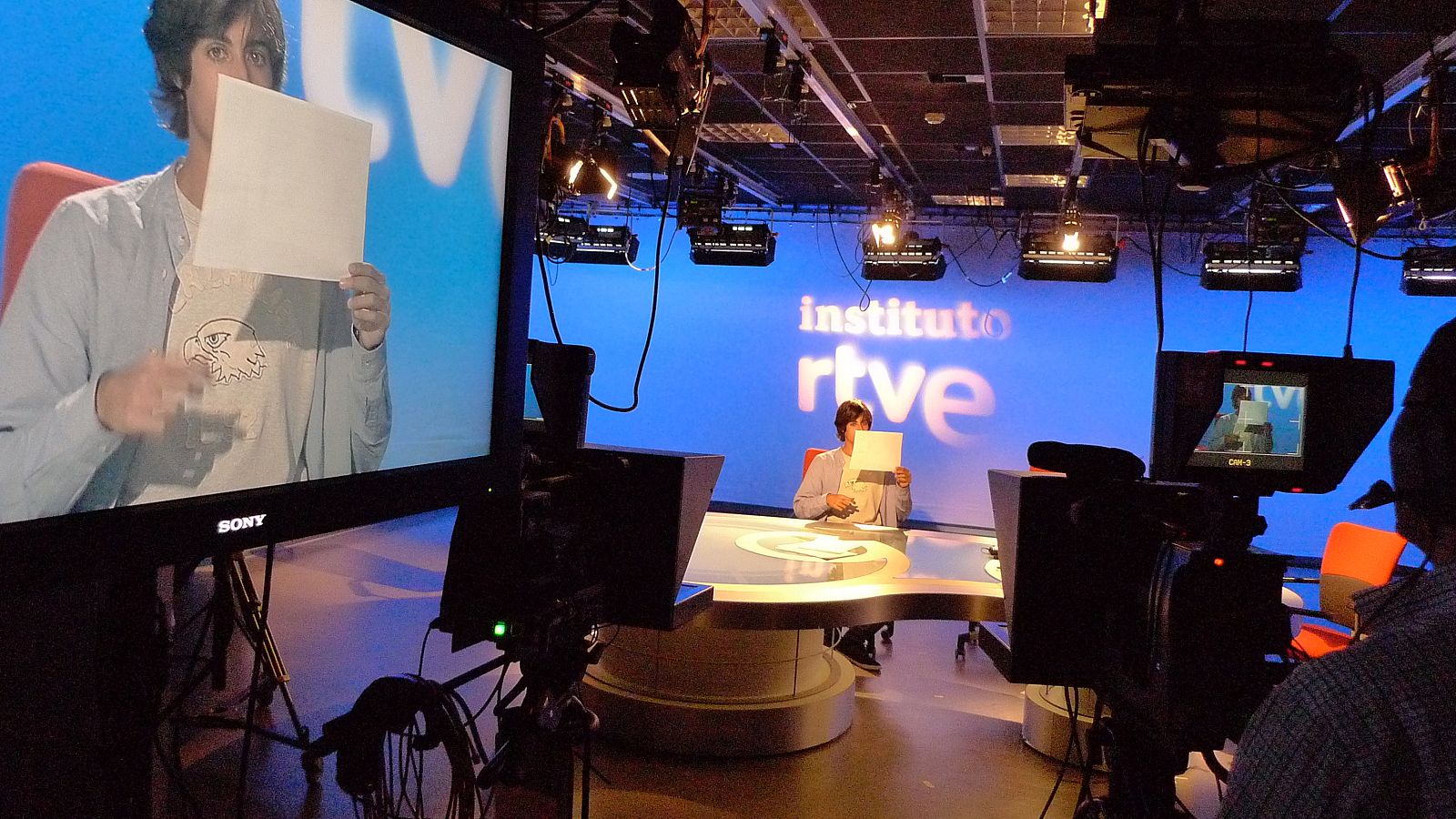 Locución y presentación TV