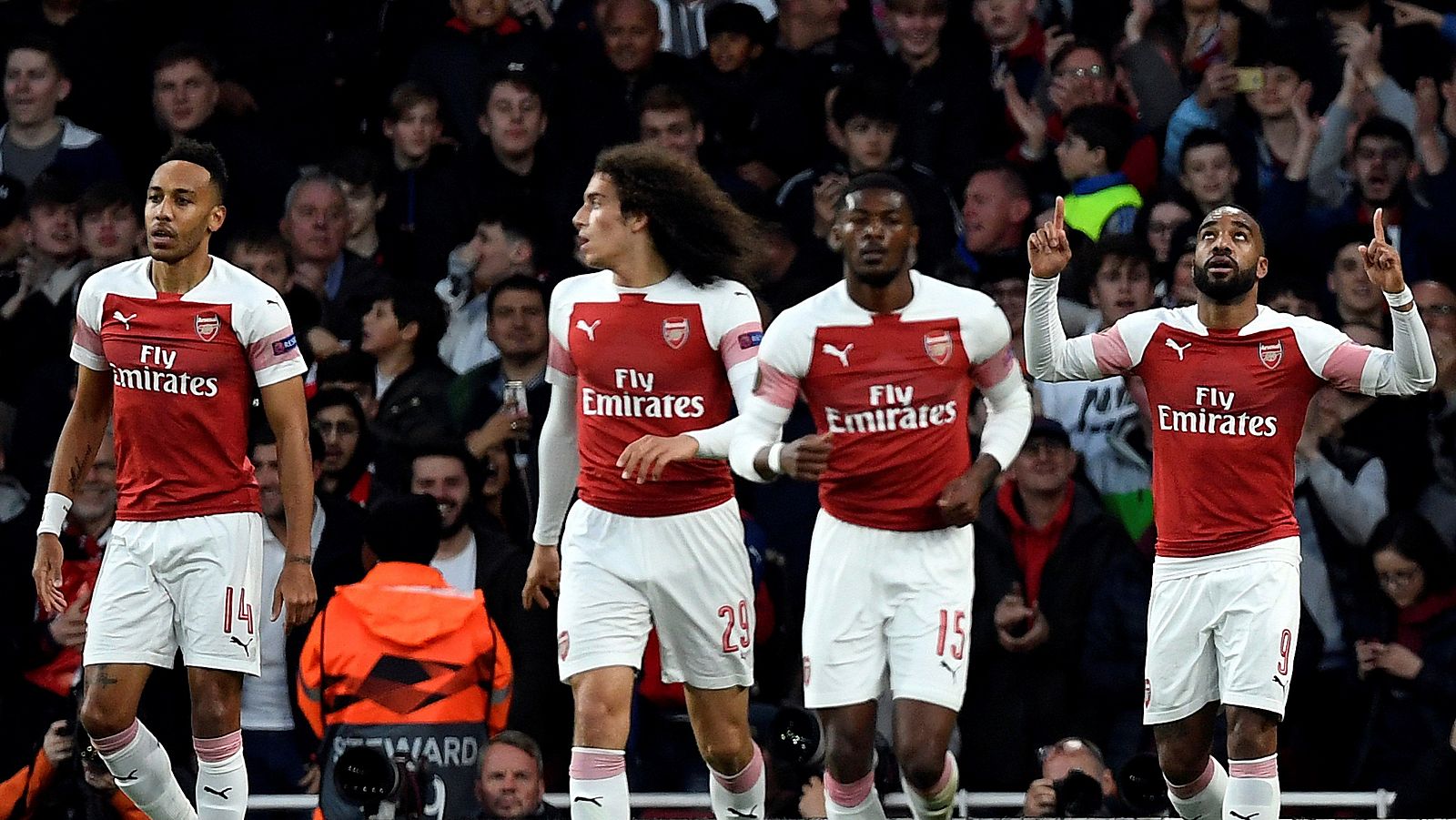 El Arsenal castiga a un tembloroso Valencia