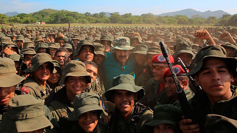 Maduro pide a los militares estar "listos" para defender Venezuela de un ataque de EE.UU.