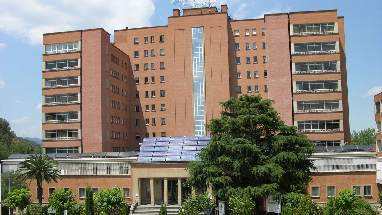 Fachada del hospital Doctor Josep Trueta de Girona