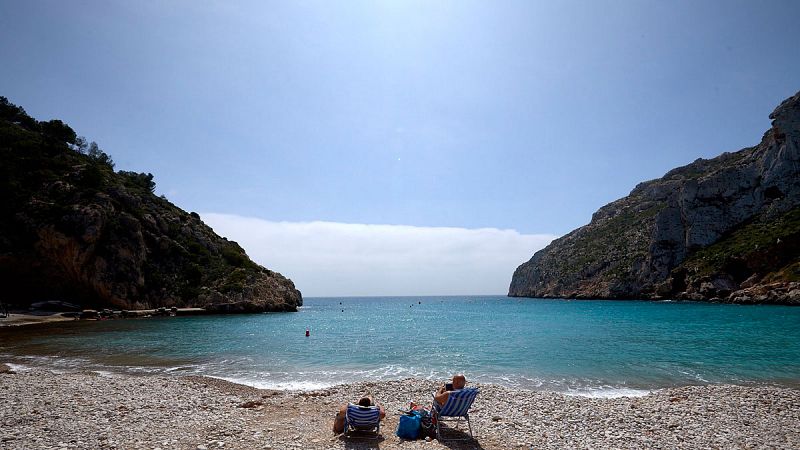 España sigue liderando el ránking mundial de banderas azules, con 669 en playas y puertos, aunque pierde 28