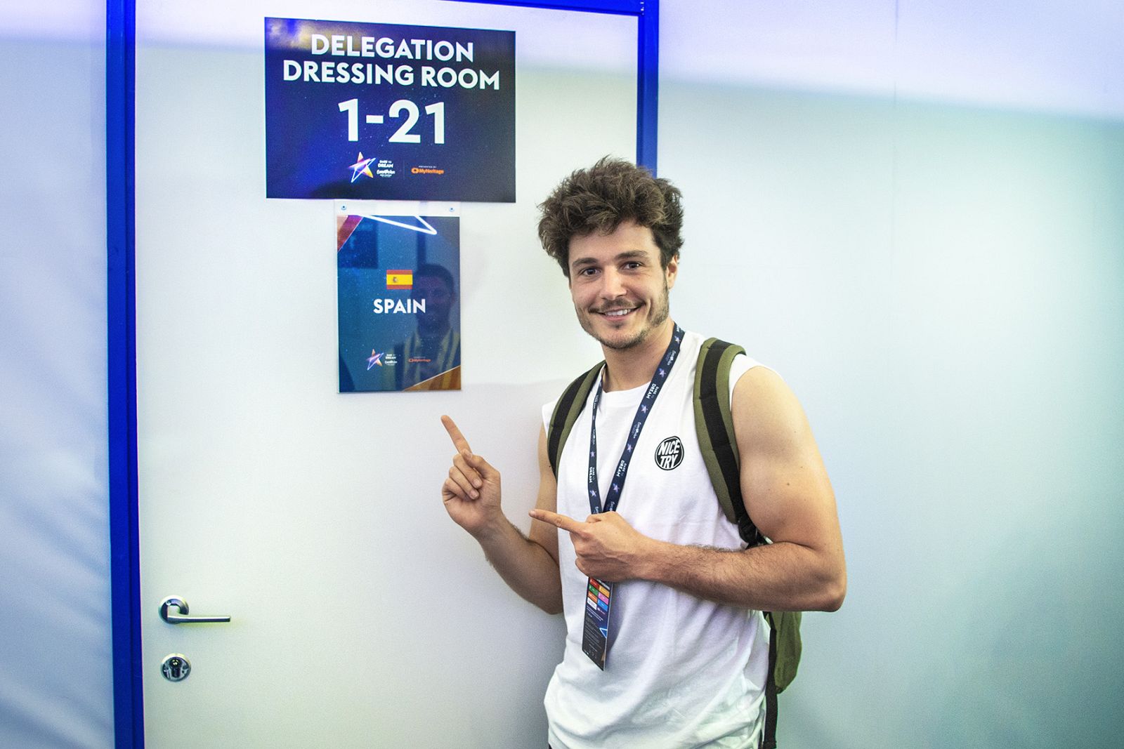 Miki a su llegada a la Expo de Tel Aviv antes de los primeros ensayos