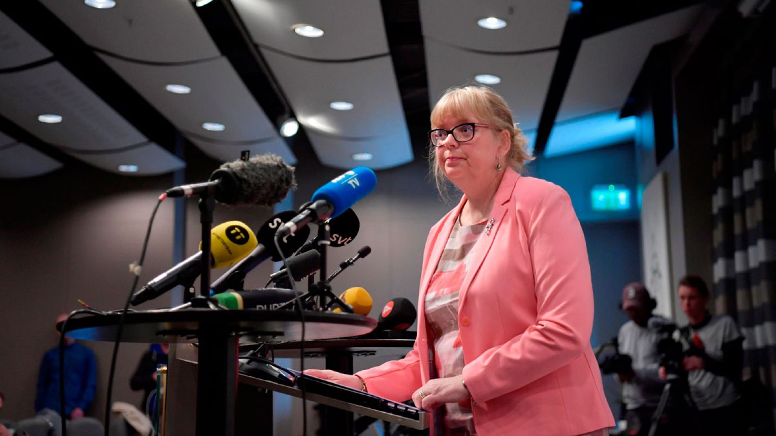 Eva-Marie Persson, fiscal superior adjunta de Suecia, anuncia la decisión tomada respecto al australiano Julian Assange