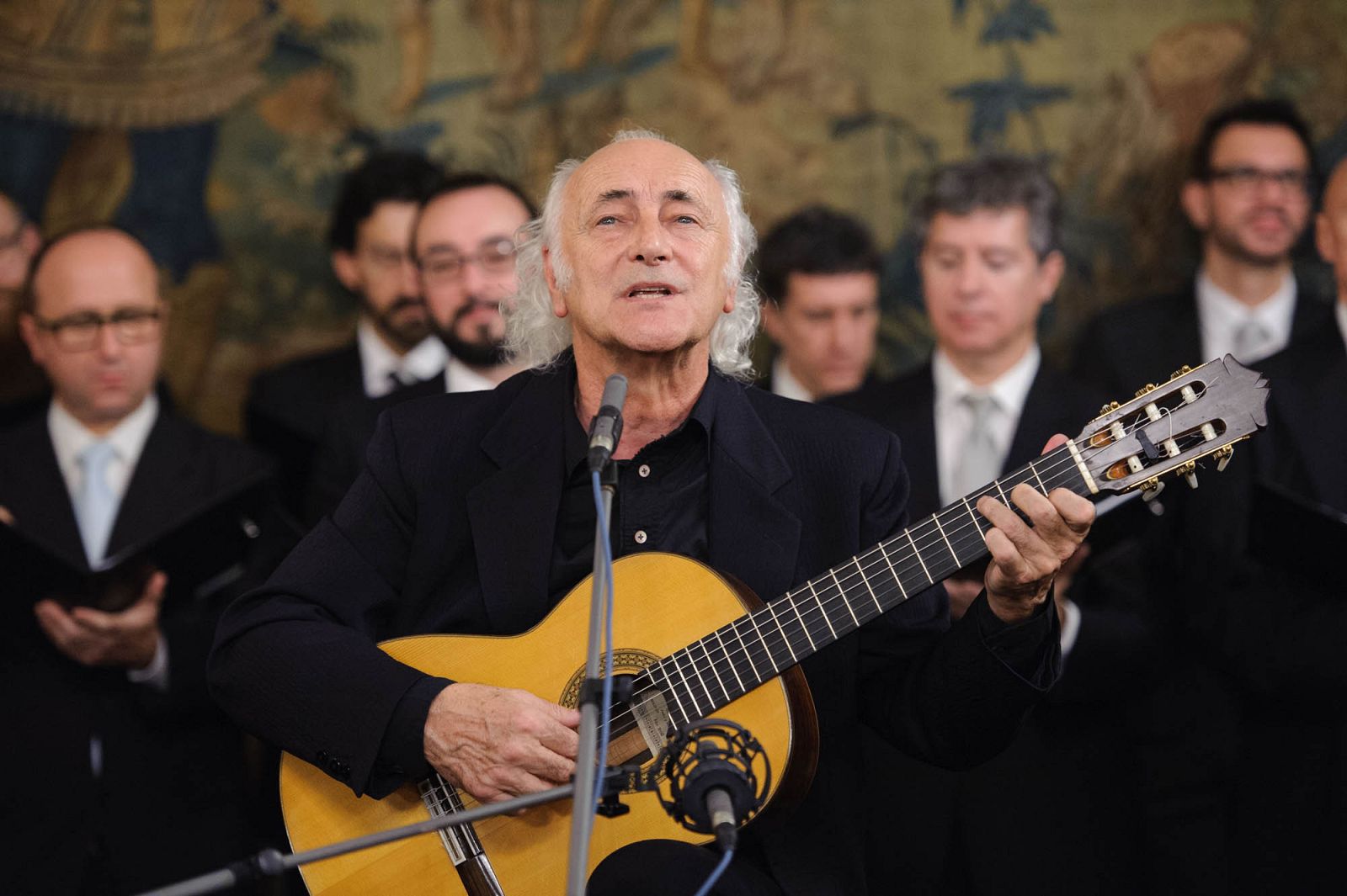 Amancio_Prada y el Coro RTVE