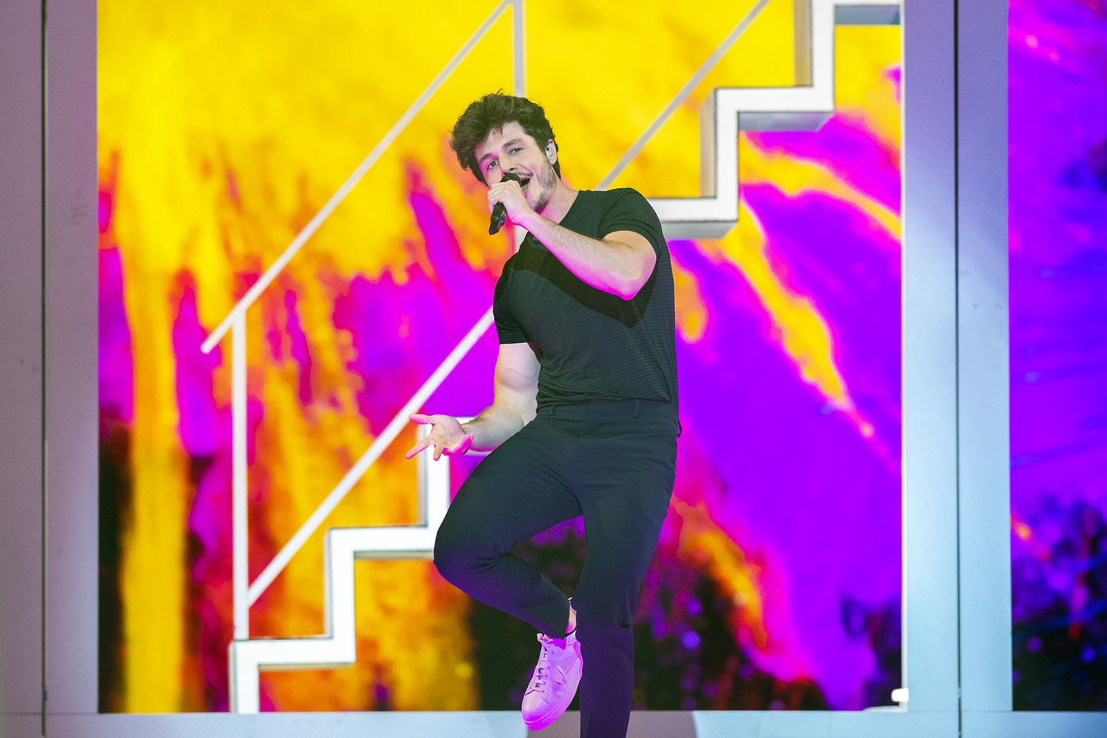 Miki durante su actuación de 'La venda'