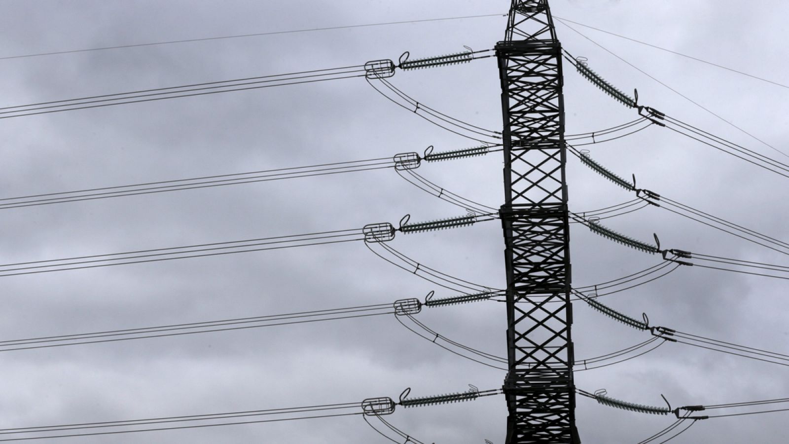 Una torre de distribución de electricidad