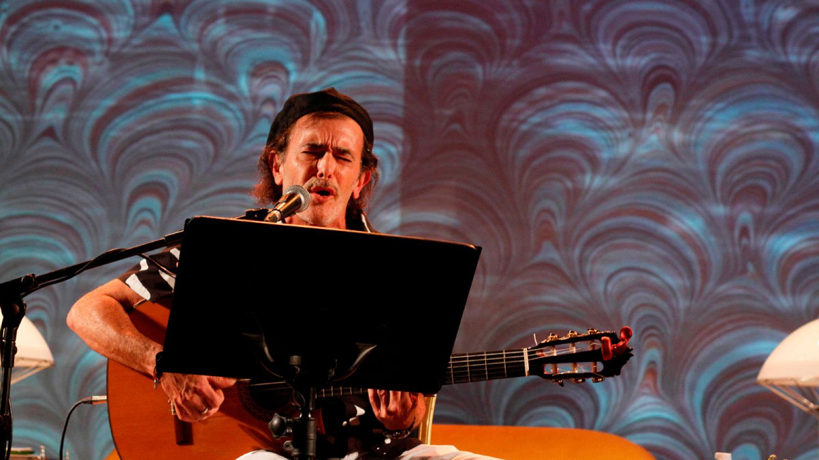 El autor del Carnaval de Cádiz Juan Carlos Aragón durante su participación en el Festival Internacional de Poesía Cosmopoética 2018 en Córdoba