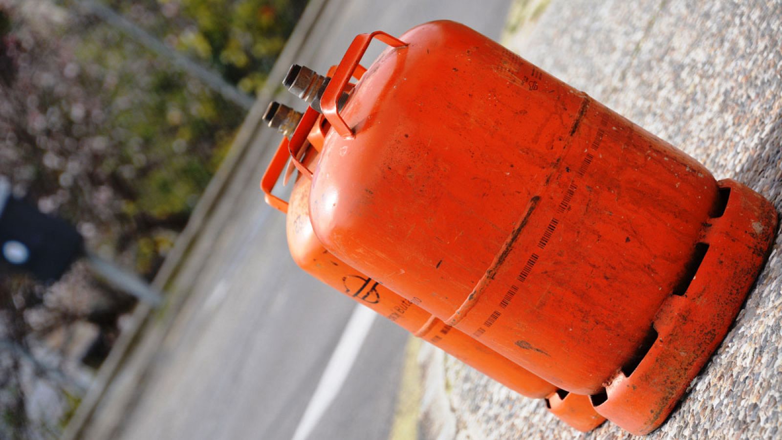 Dos bombonas de butano