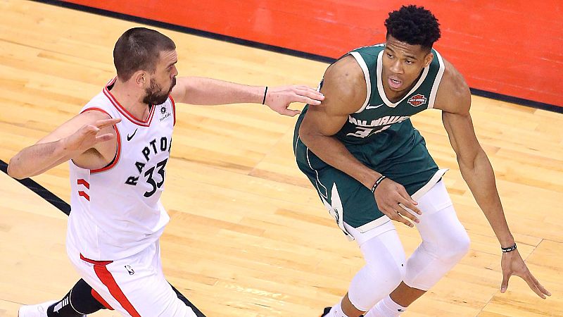 Gasol e Ibaka dan un paso adelante y los Raptors empatan la serie ante los Bucks