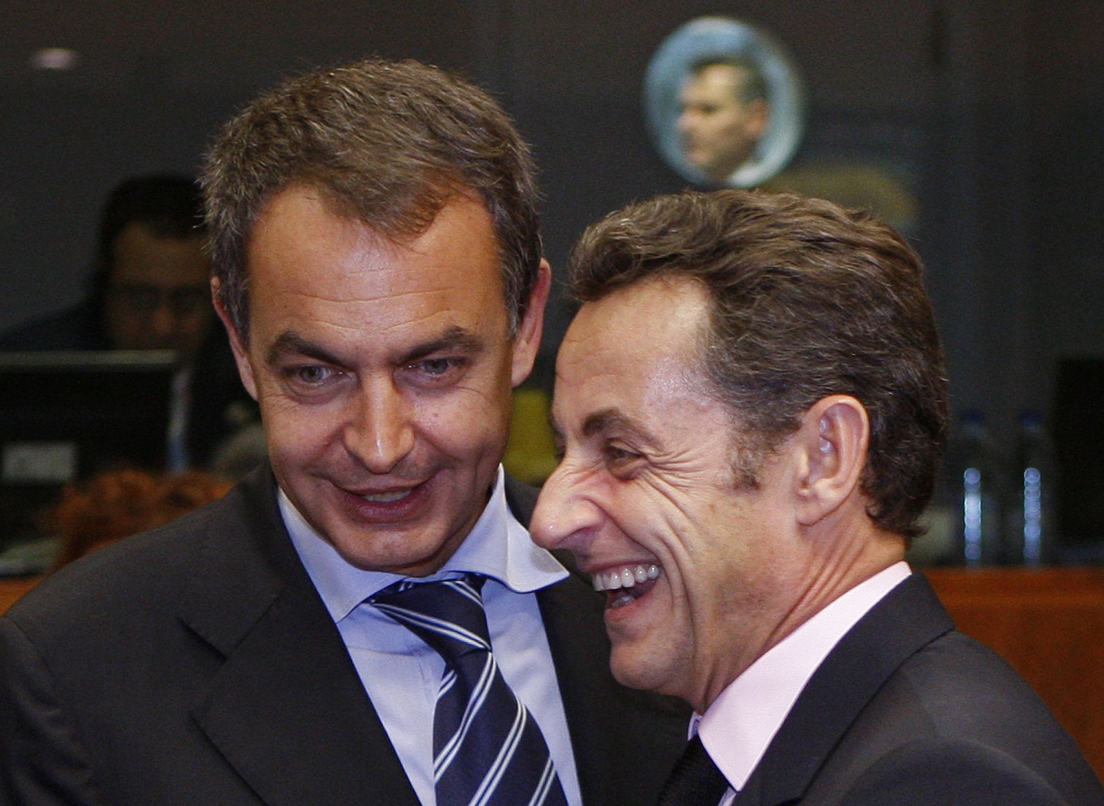 Spain's Prime Minister Zapatero talks with France's President Sarkozy at the start of a European Union leaders summit in Brussels