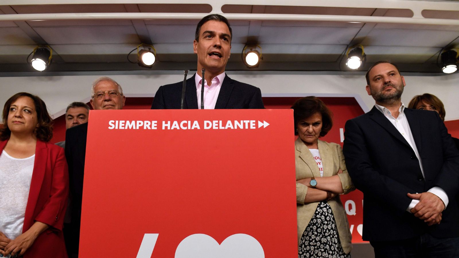 Pedro Sánchez junto a José Luis Ábalos, Carmen Calvo y Josep Borrell