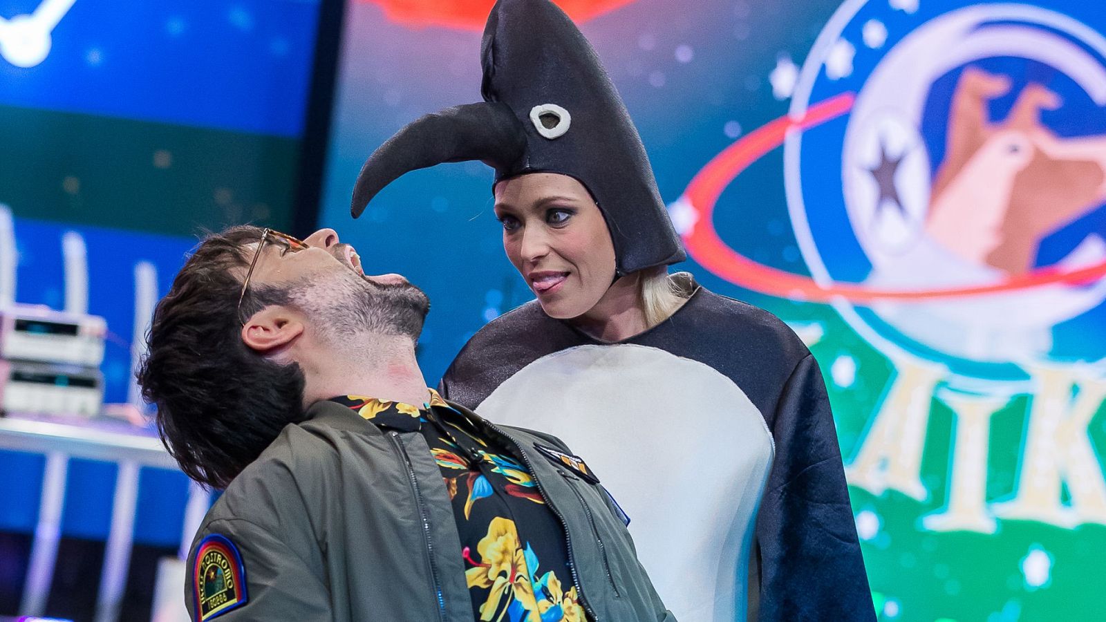 Ricardo Moure y Raquel Sastre en Órbita Laika sobre volar