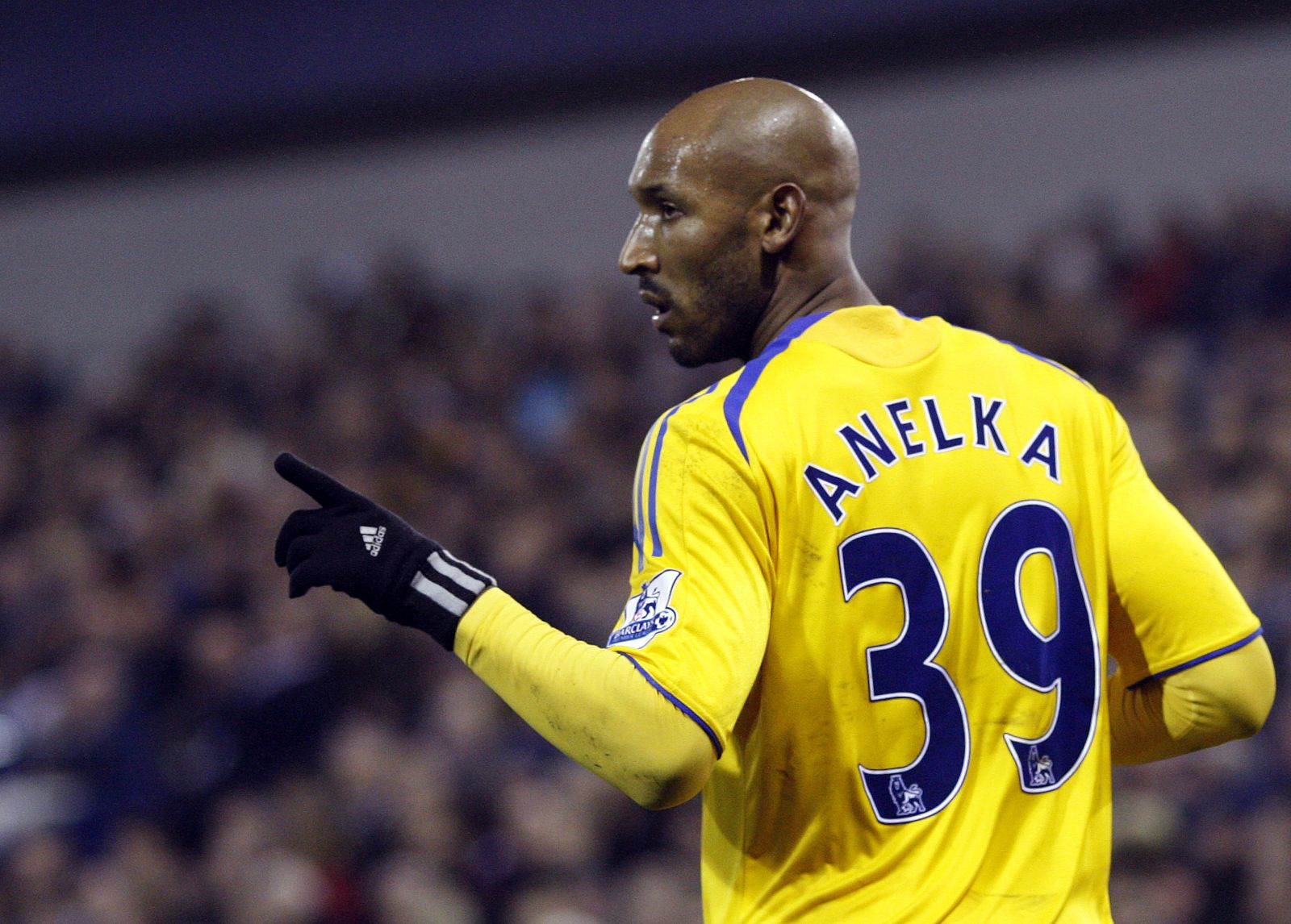 Anelka celebra su segundo gol ante el West Bromwich