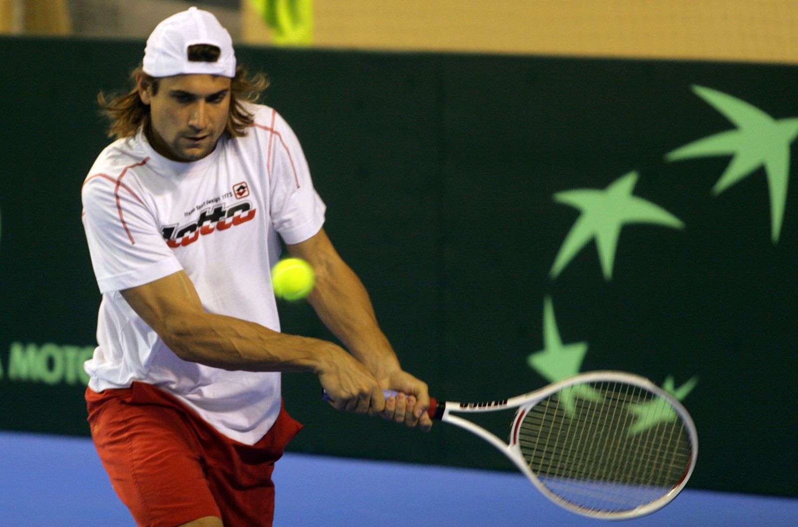 España entrena en la pista de la final de la Davis