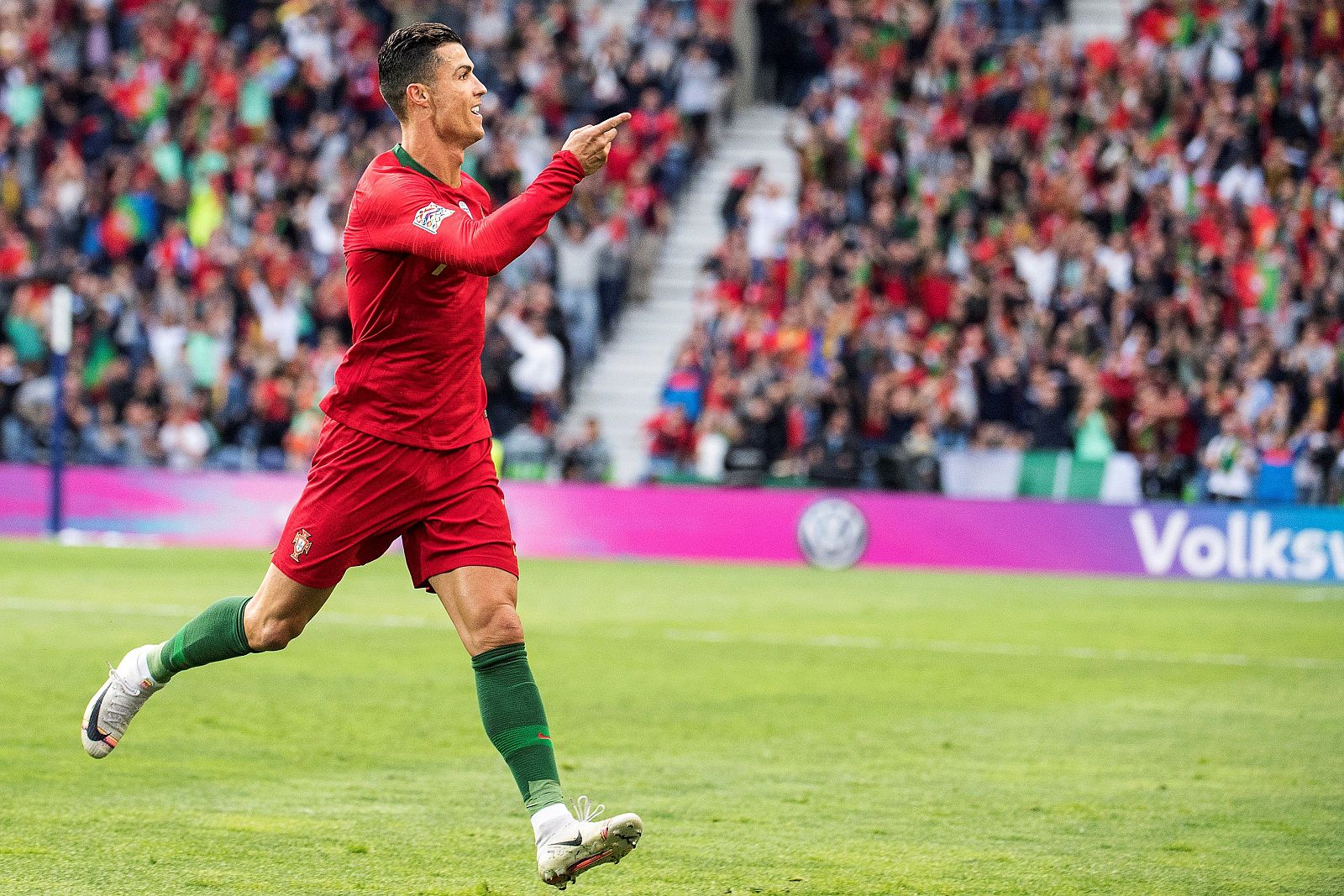 Cristiano Ronaldo celebra un gole ante Suiza