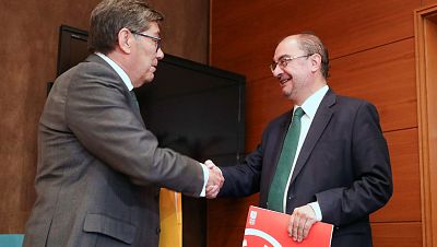 El PSOE acuerda con el PAR formar gobierno en Arag�n y buscar los apoyos para "una mayor�a estable"