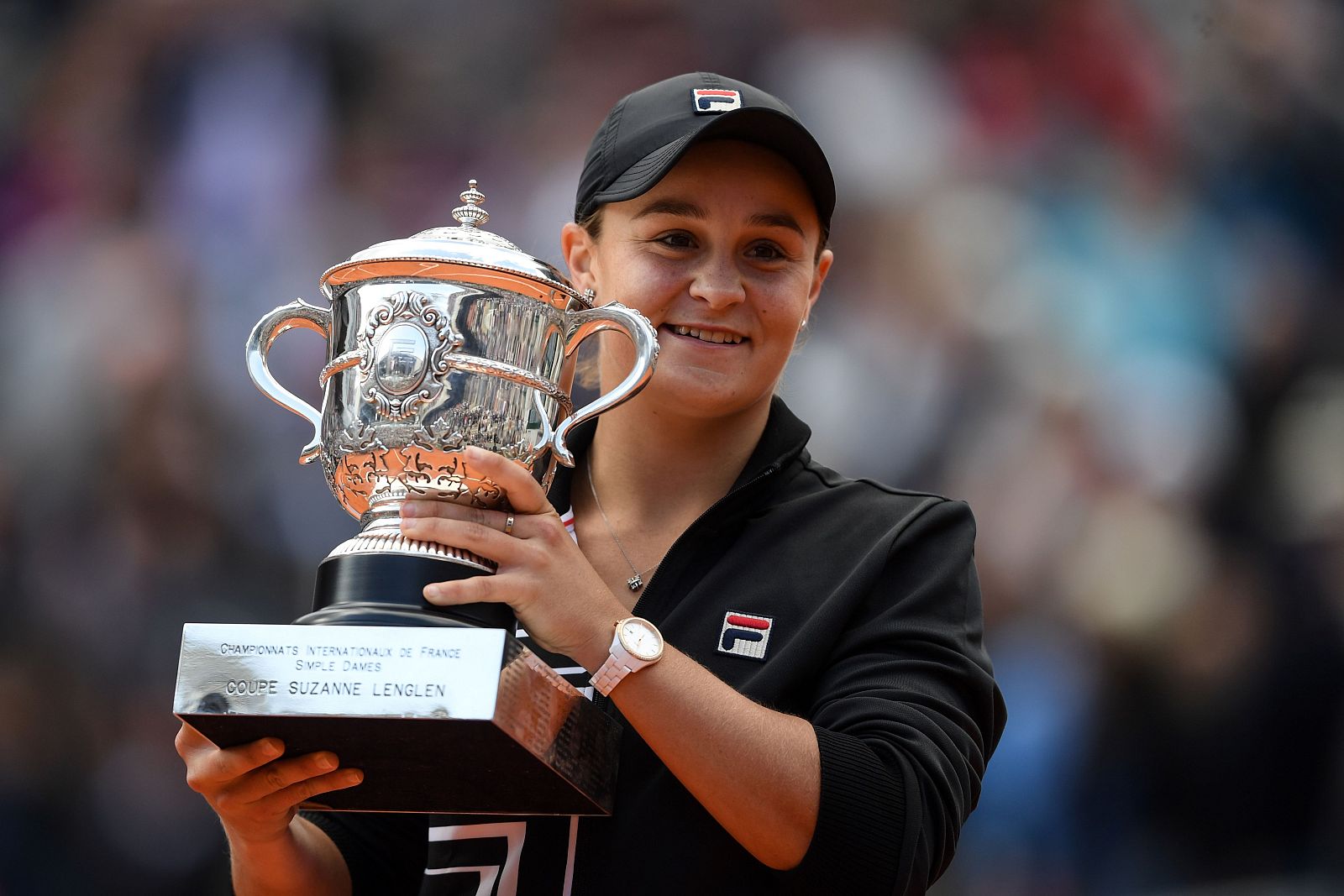 Barty levanta el título de Roland Garros