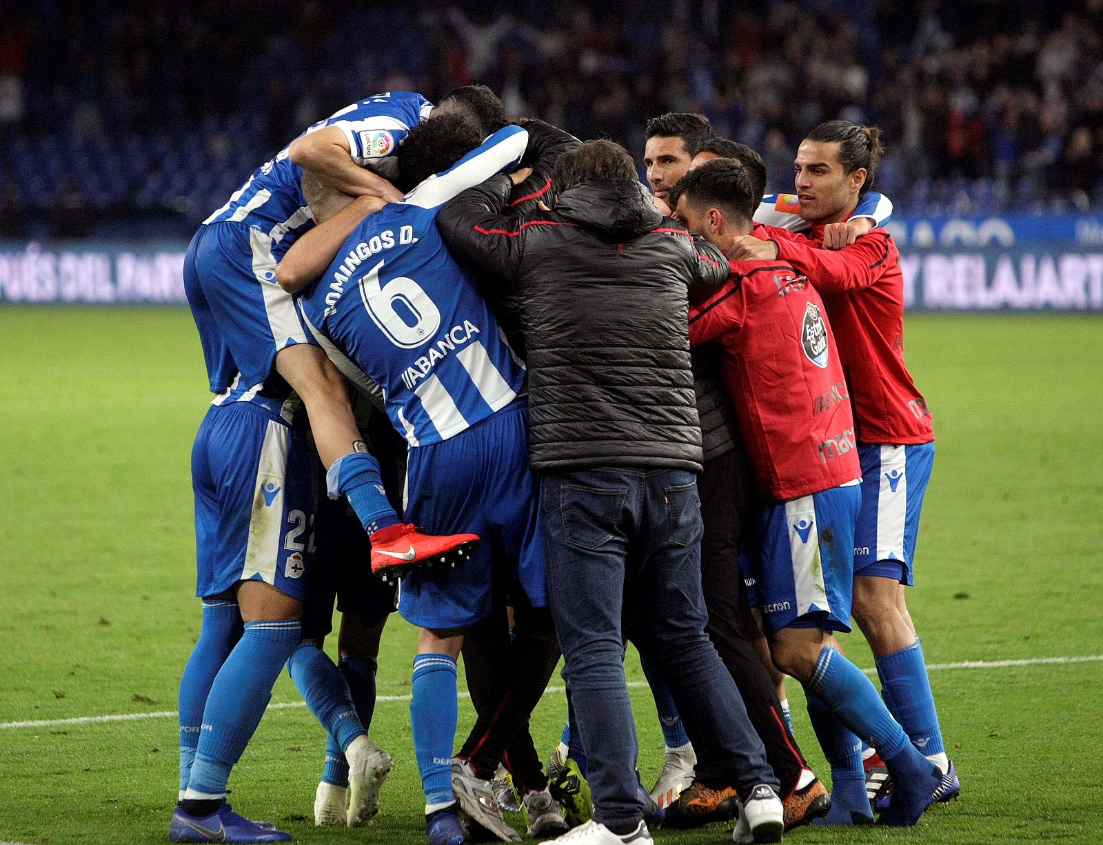 Los jugadores del Deportivo celebran un gol en la antepenúltima jornada