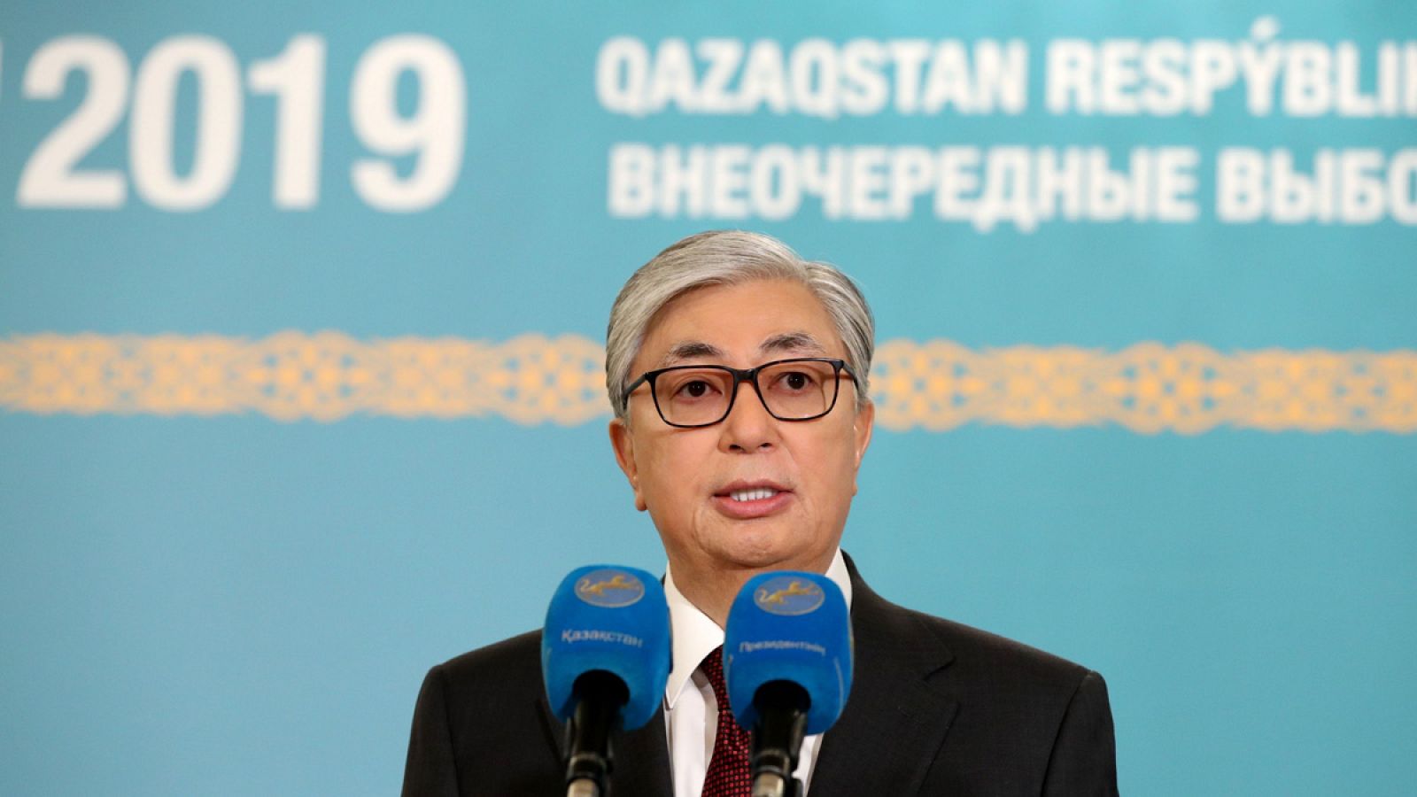 Kasim-Yopart Tokáyev tras votar en un colegio electoral en Nur-Sultán