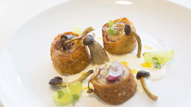 Flamenqun con crema de queso y uvas