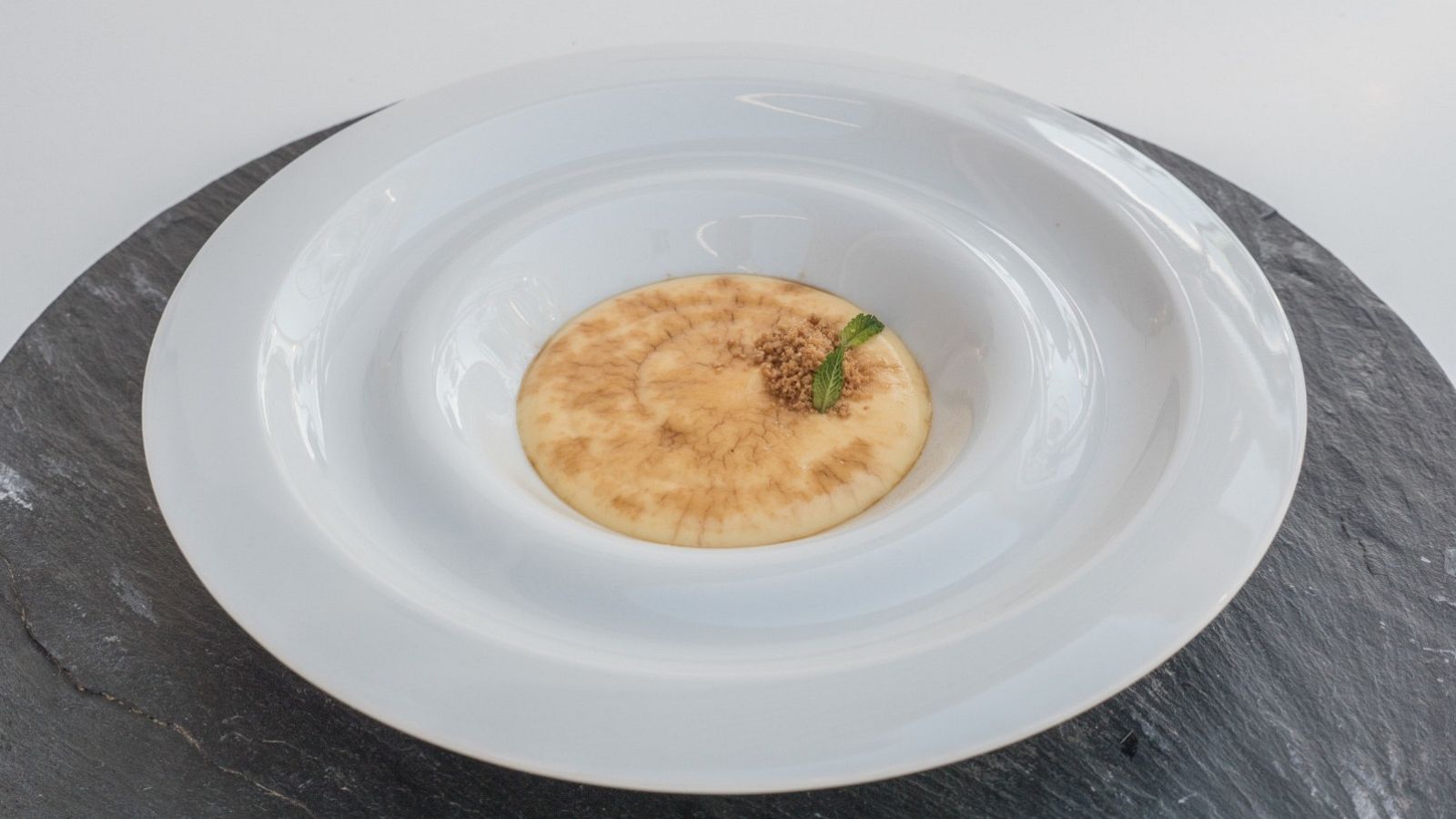 Crema catalana con arroz nitro de naranja sanguina