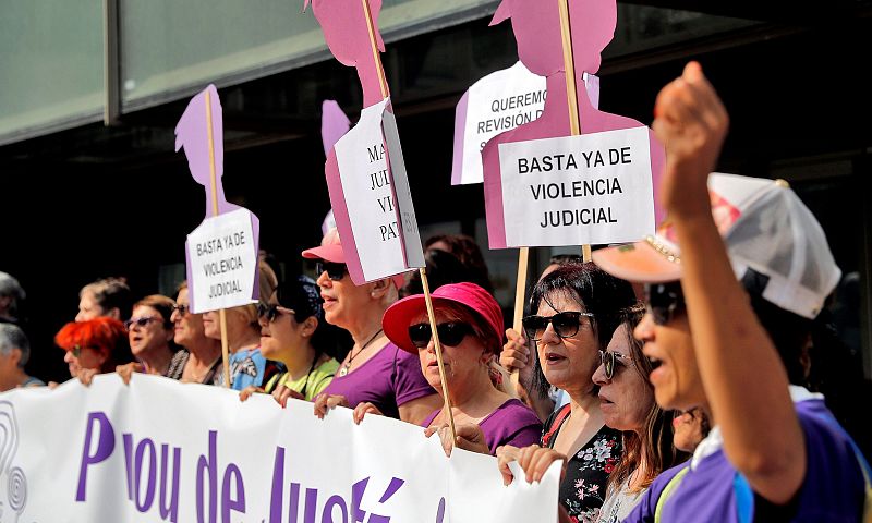 El movimiento feminista califica de "histórica" la sentencia de 'La Manada' y cree que "animará a las víctimas a denunciar"