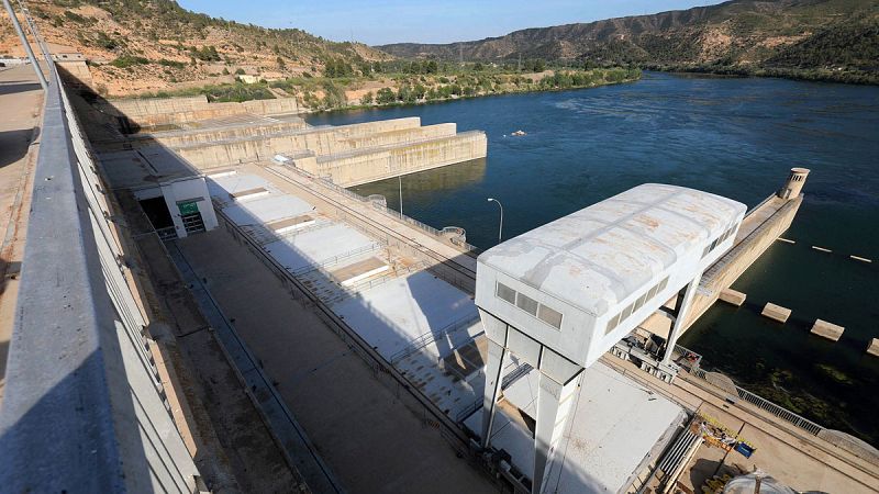 Cuatro heridos tras una deflagración en una central hidroeléctrica de Tarragona