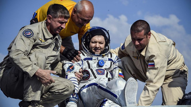 La nave tripulada rusa Soyuz MS-11 aterriza en la estepa kazaja tras 204 días en la Estación Espacial Internacional