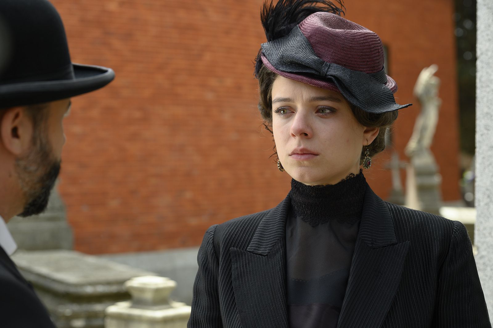 Genoveva duda sobre su venganza