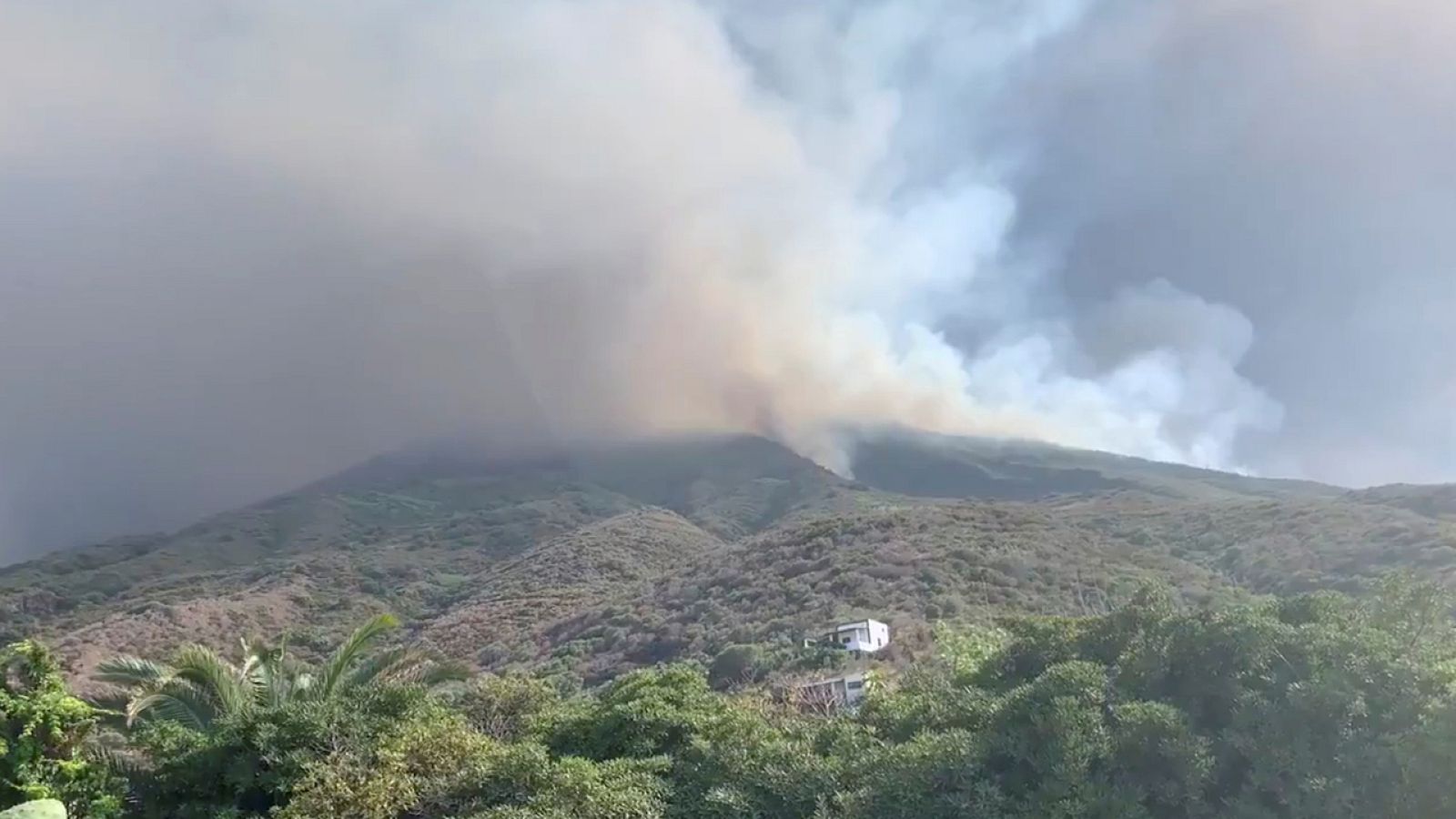 Vista de la erupción del volcán Estrómboli